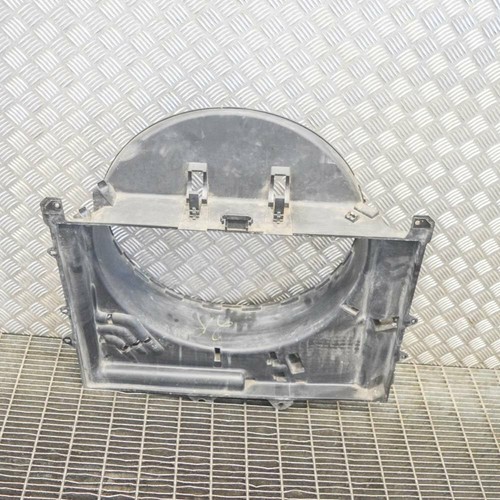 Radiator cooling fan shroud