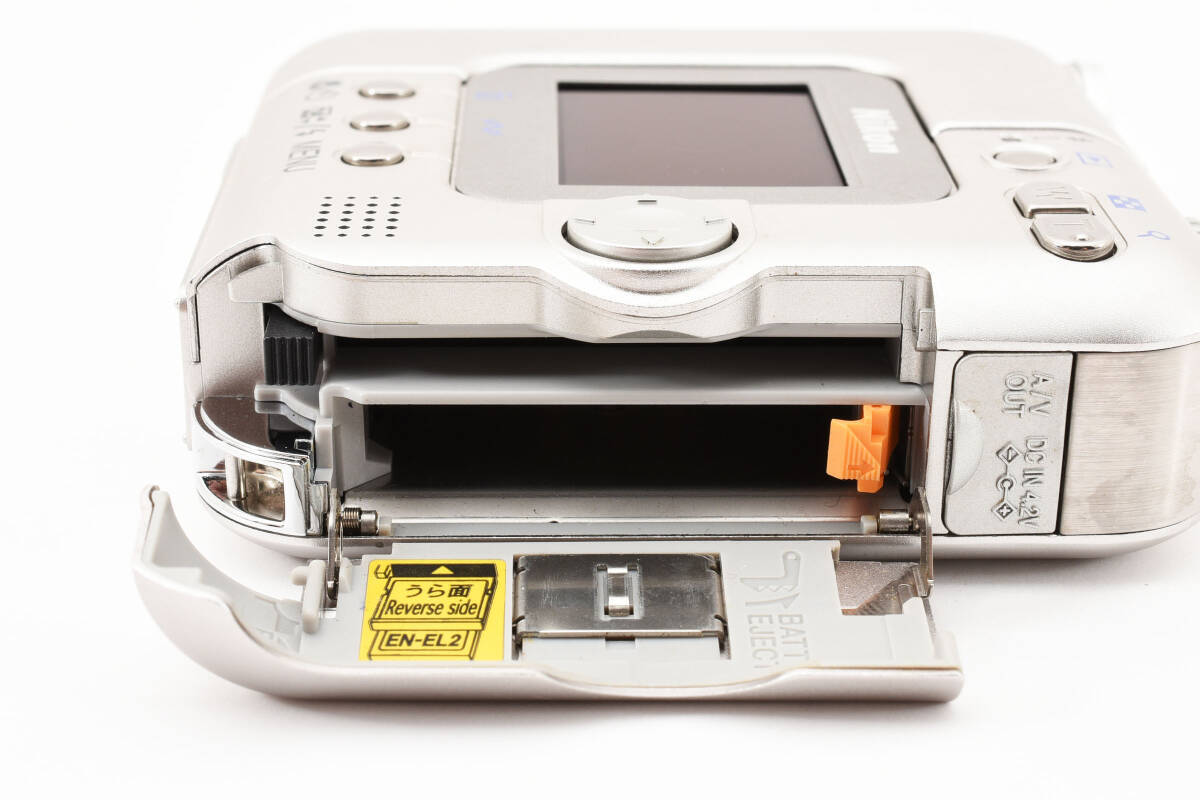 Nikon COOLPIX SQ 3.1 MP Digital camera 4x Optical Zoom Nikon COOLPIX SQ 3.1 MP Digital camera 4x Optical Zoom