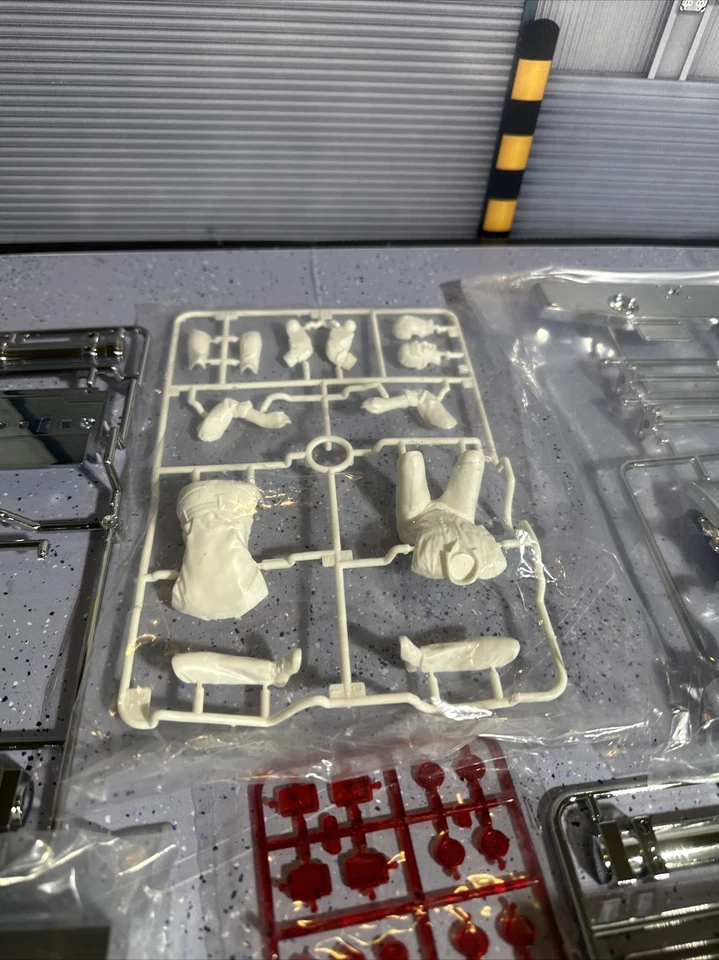 1/14 Tamiya Grand King Globe Knight hauler Spare Parts Lot - Image 4 of 4