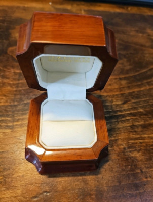 Presentation Wood Ring Box with outside white box-9 w/ slots, 3 clips Choose
