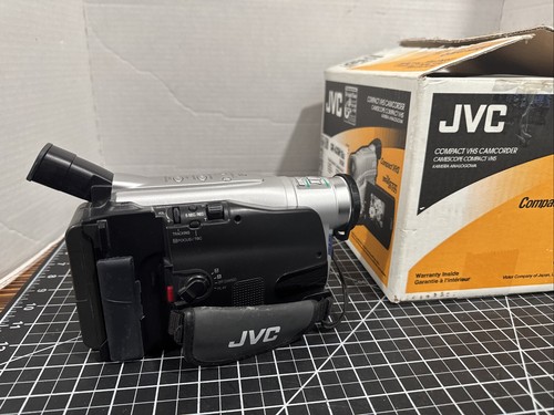 JVC GR-AXM18U 2.5" LCD 20x Zoom Compact VHS Camcorder Manual & Battery UNTESTED - Picture 2 of 5