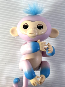 WowWee Fingerlings Interactive Baby Monkey Toy Pink/Blue Two Tone - NEW BATTERY