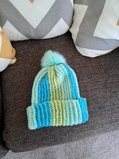 Ręcznie szydełkowana czapka dziecięca bobble