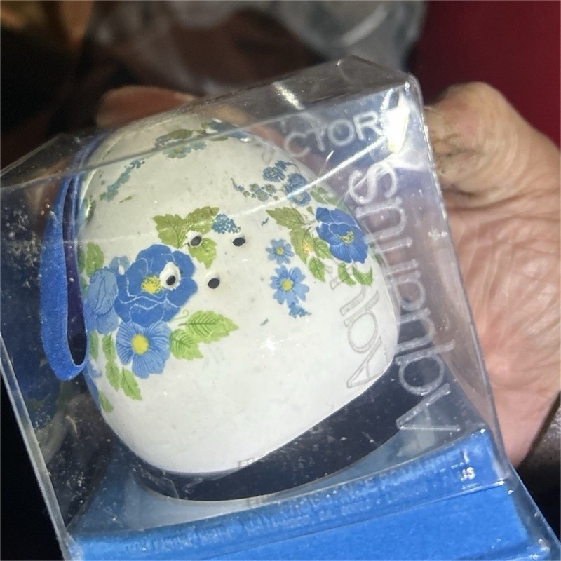 Avon Aquarius Floral Ceramic potpourri Decorative Egg in Display Case, White blu