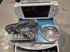 Sony PSP 3001 8GB  Pearl White Handheld System Console Bundle USA