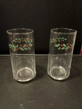 Set Of 2 Vintage 6” Corelle Christmas Drinking Glasses Winter Holly EMIMTC