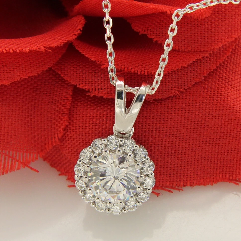 Colgante de halo de circonita cúbica de corte redondo de plata 925 de 4,5 quilates con cadena de cable de 18" gratis Foto 2 de 4