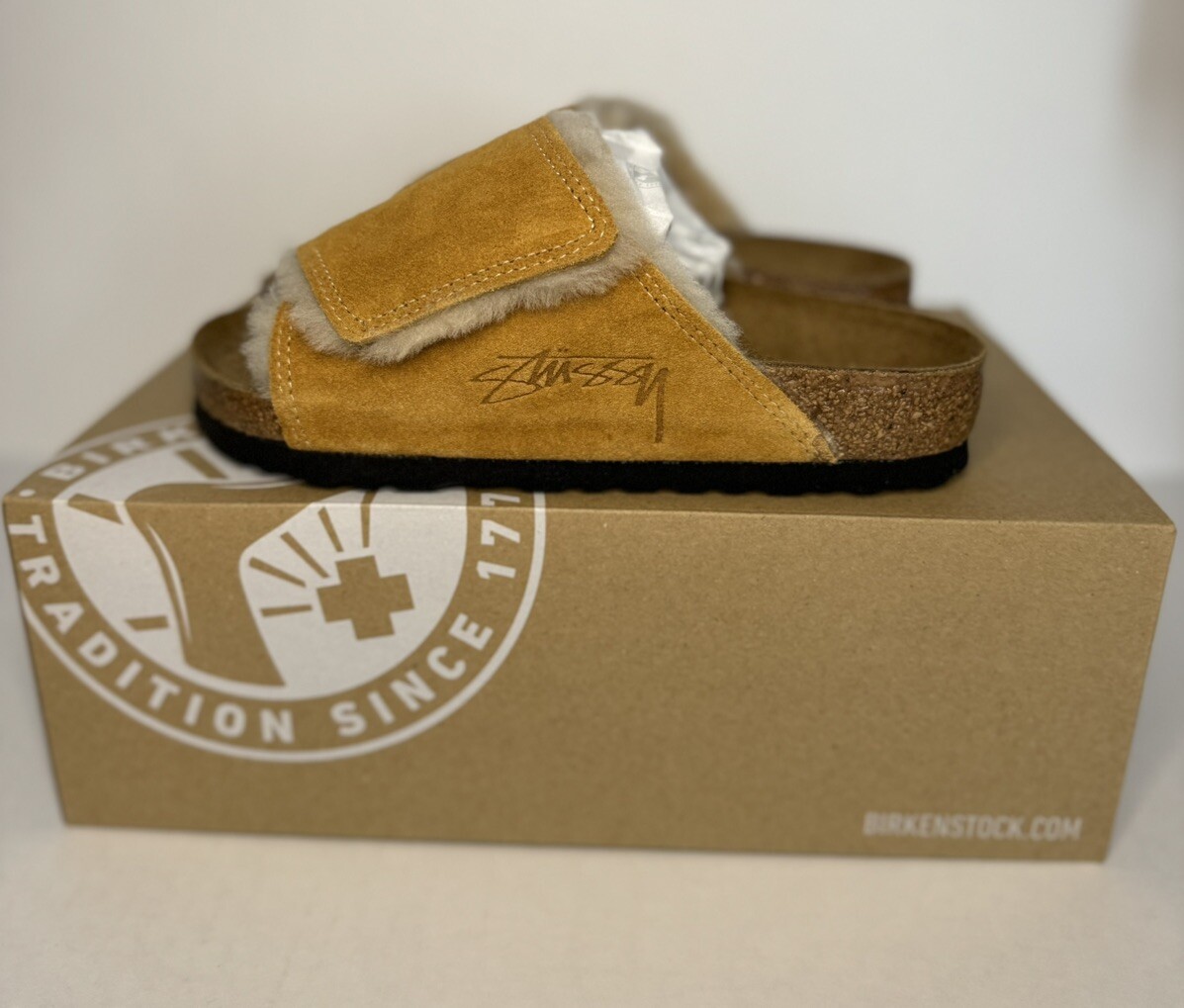STUSSY Birkenstock Suede Shearling Slide Caramel Men Solana STUSSY Birkenstock Suede Shearling Slide Caramel Men Solana