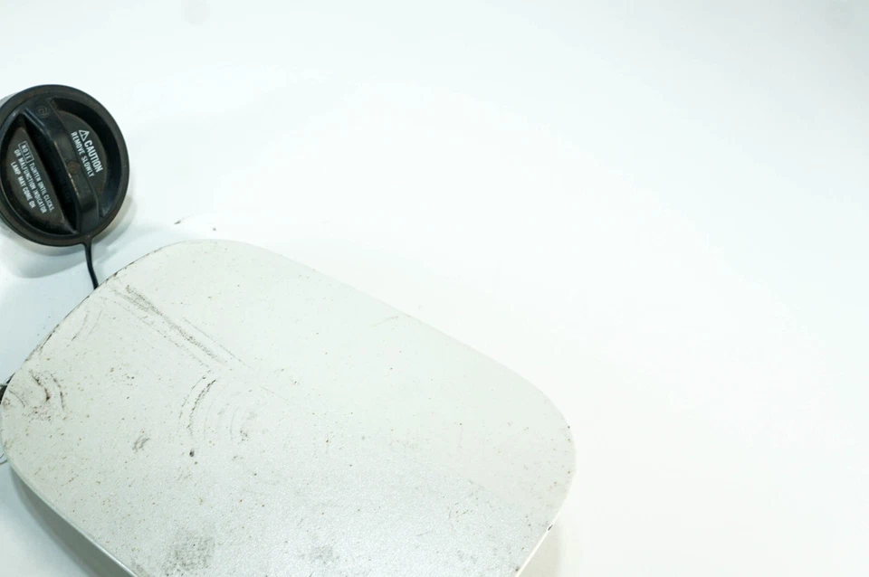 01-06 LEXUS LS430 OEM Cubierta de tapa de puerta de tanque de combustible de gas con tapa 5073 Foto 4 de 4