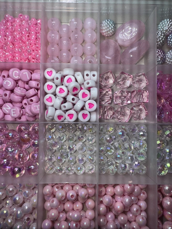 Juego de cuentas rosas para hacer joyas - formas y dijes mixtos, caja organizadora Foto 3 de 4