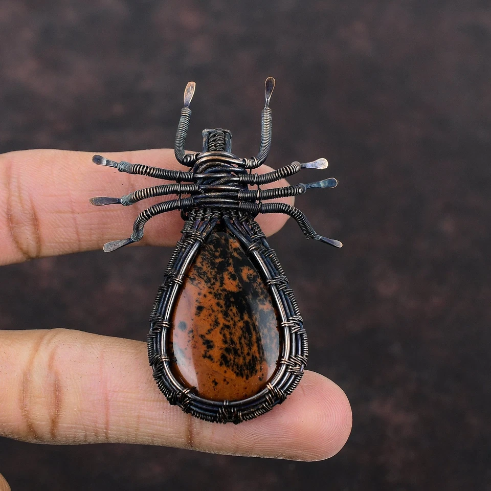 Colgante de cobre con alambre envuelto en alambre de aniversario de obsidiana de caoba y esposa araña Foto 2 de 4