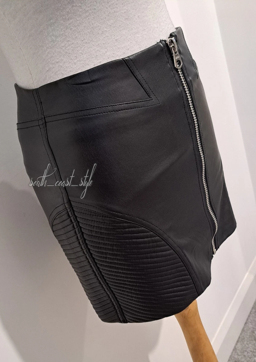 BERSHKA - Minifalda ajustada con cremallera frontal completa de cuero sintético negra - Talla S (10) Nueva con etiquetas