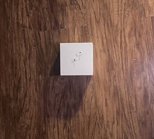 Apple AirPods Pro Wireless Bluetooth Earbuds White with Charging Case