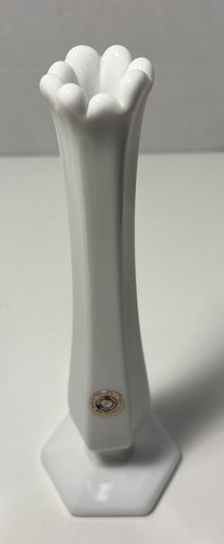 Vintage MCM Westmoreland White Milk Glass Swung Bud Vase 8-1/2” with label. - Picture 5 of 9