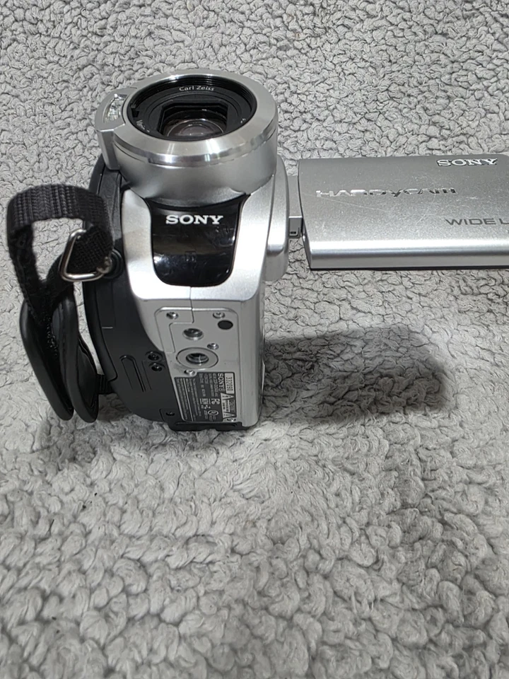 Sony Handycam DCR-DVD408 CAMCORDER ONLY 4.0 Megapixel - Image 2 of 4