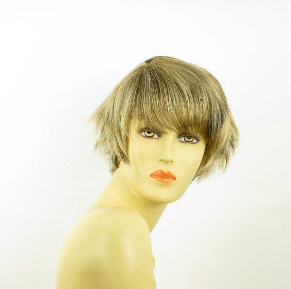 Perruque courte blond clair effet naturel pour changer de coiffure sans abîmer vos cheveux