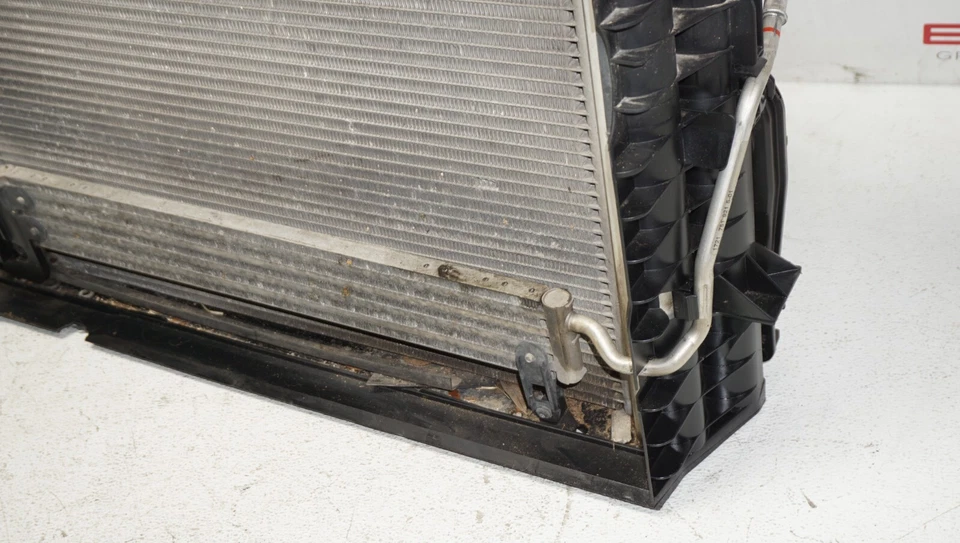 Conjunto de ventilador de aire acondicionado condensador radiador núcleo de refrigeración delantero N62 OEM BMW E60 E63 E64 Foto 4 de 4