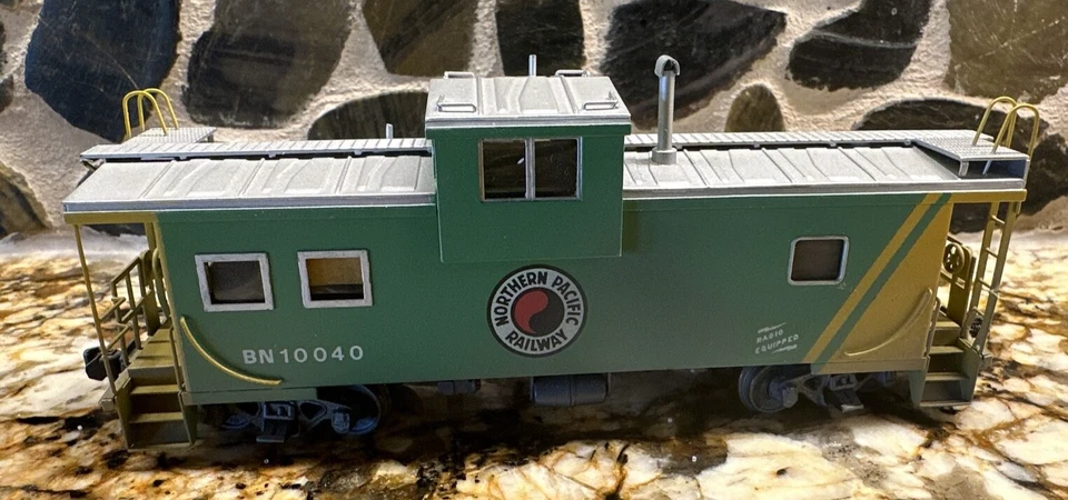 HO Brass Wide Vision Caboose BN #BN10040 EX Northern Pacific 1:87 No Box Used - Image 4 of 4