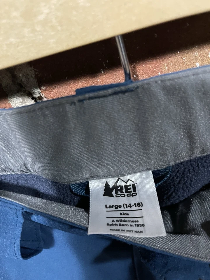 Pantalones de nieve REI jóvenes niños azul aislado - talla L (12-14) Foto 3 de 4