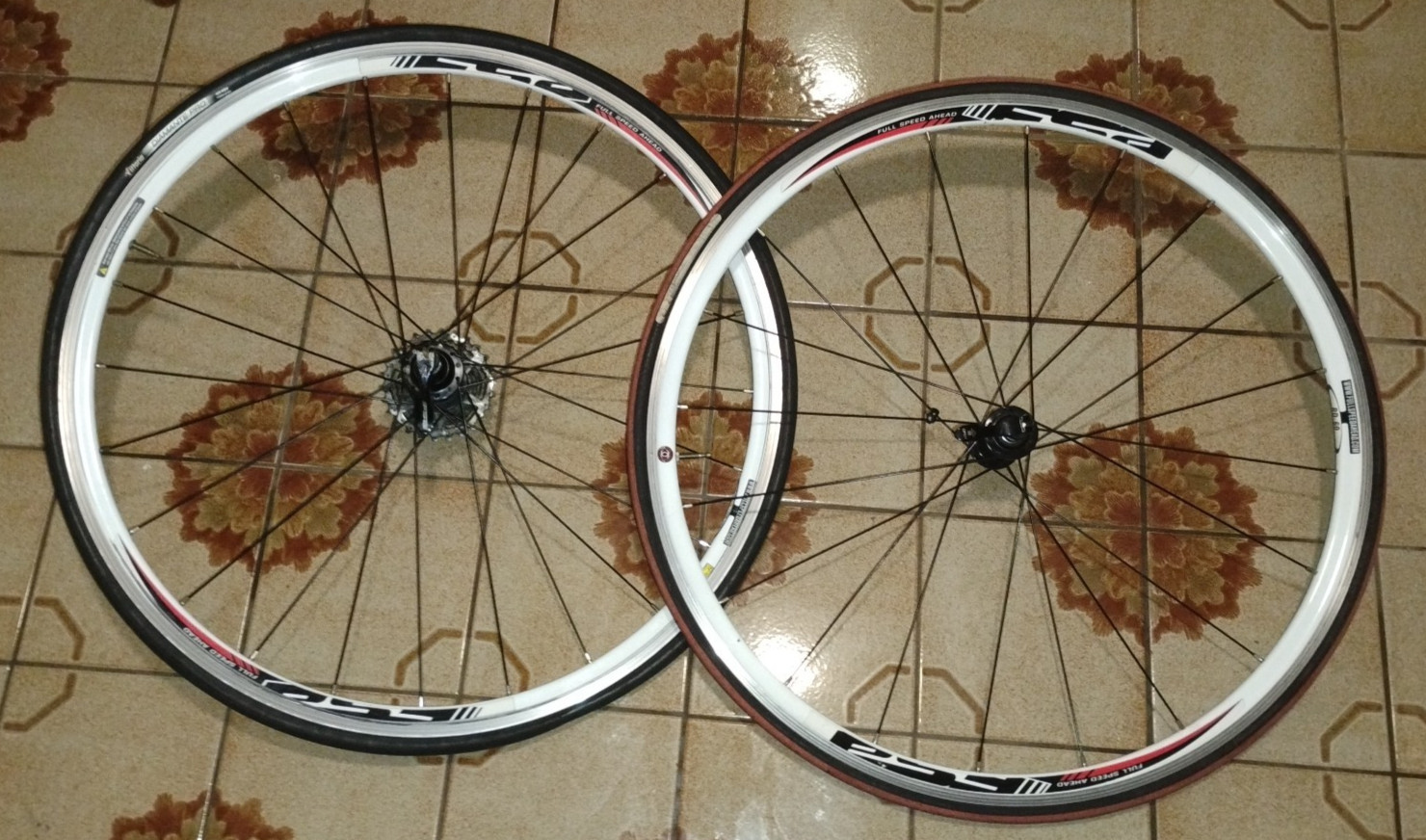 Full speed ahead FSA wheel set hand built aluminum lightweig