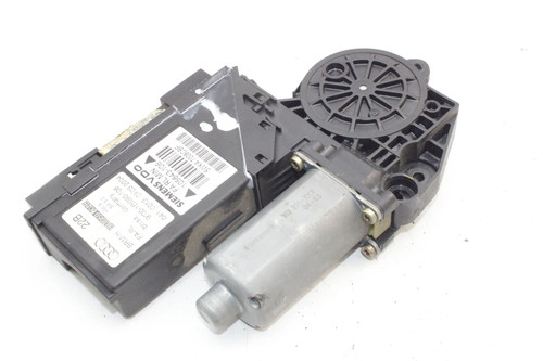 AUDI A4 Avant 8E5, B6 S4 quattro Fensterhebermotor vorne rechts 33799176