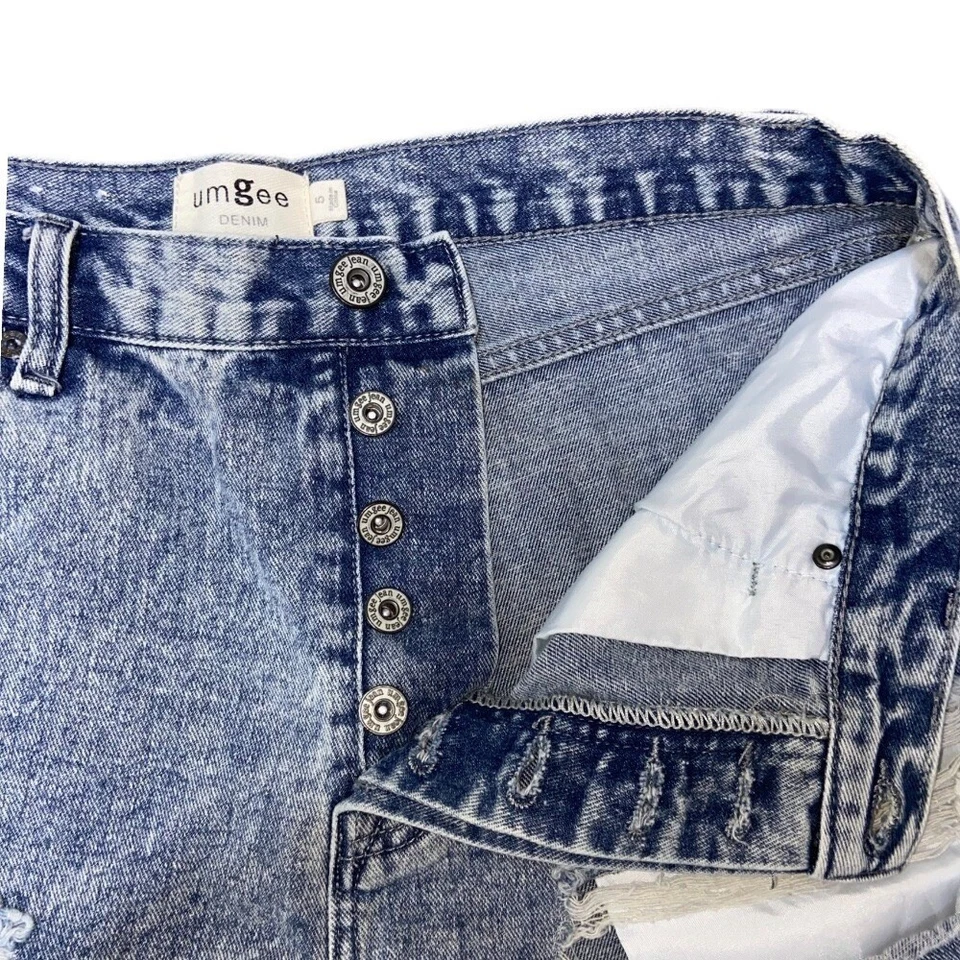Pantalones cortos de mezclilla Umgee desgastados rasgados dobladillo crudo lavado ácido azul jean juniors talla 5 Foto 4 de 4