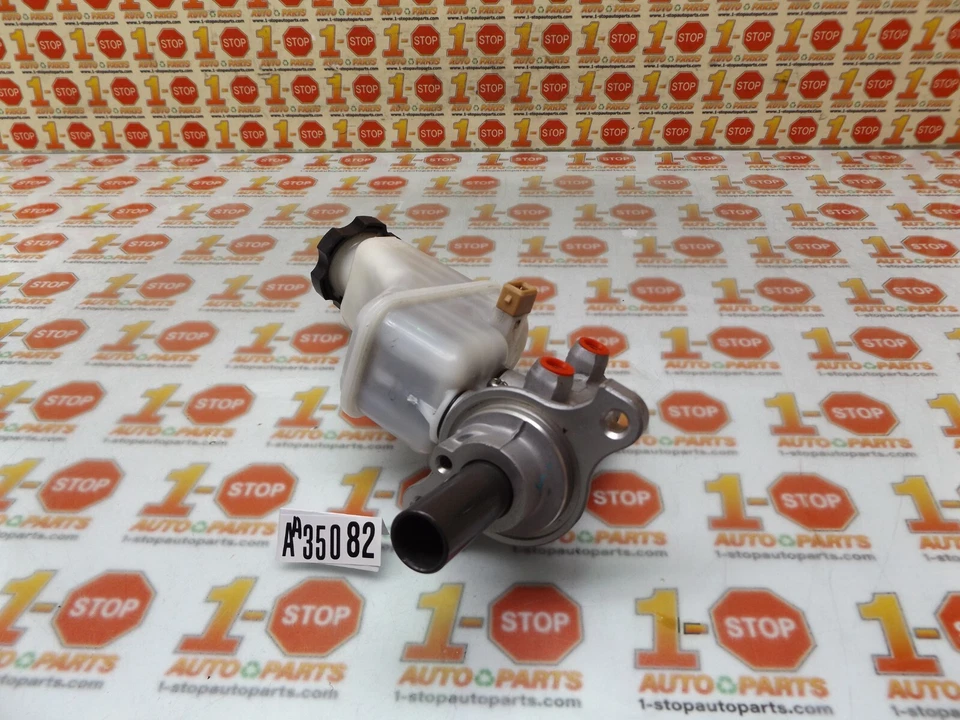 2010-2012 HYUNDAI SANTA FE BRAKE MASTER CYLINDER 58510-1U801 OEM - Image 4 of 4
