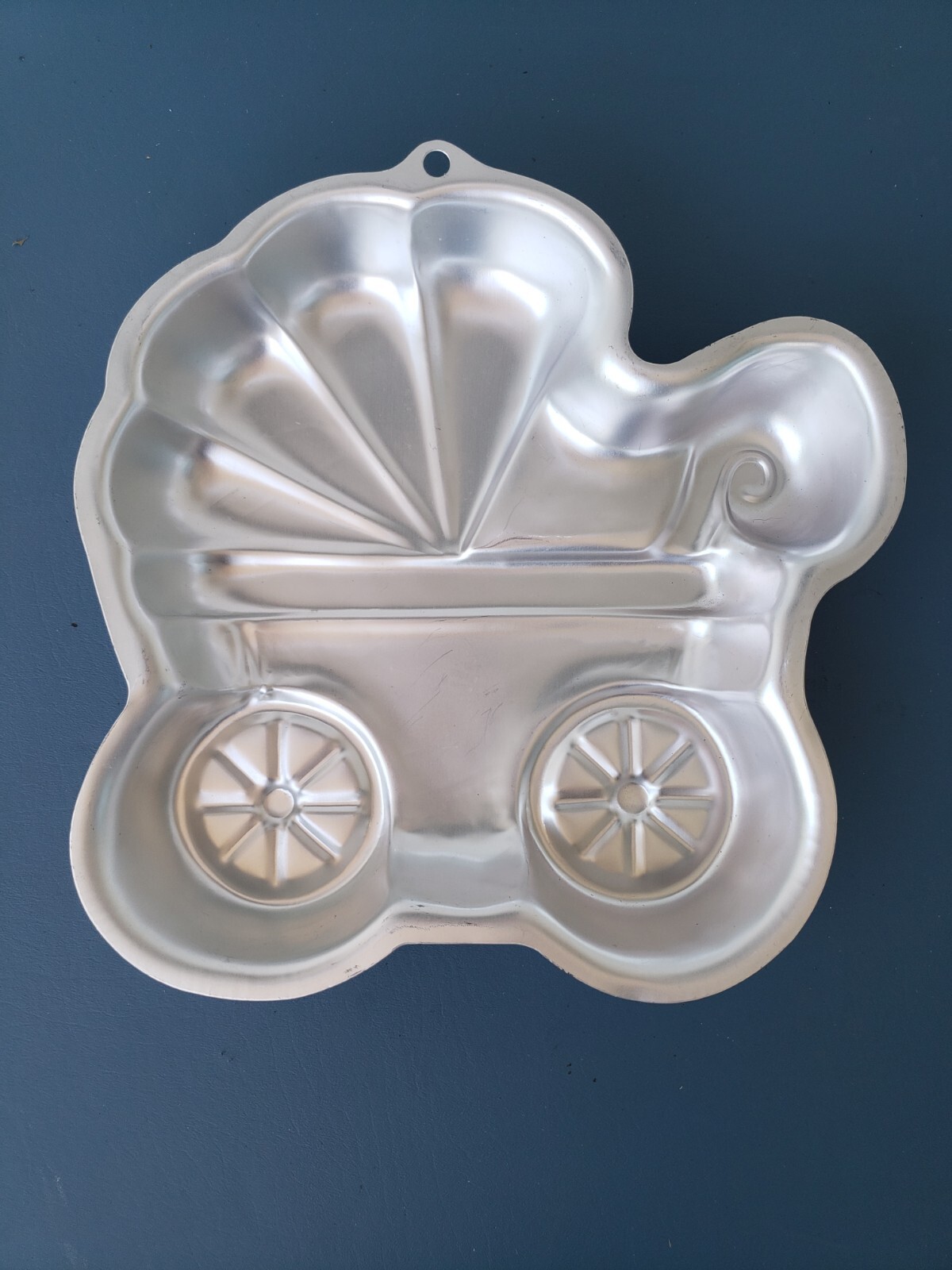 2005 Wilton Baby Carriage Cake Pan Baby Stroller #2105-3319