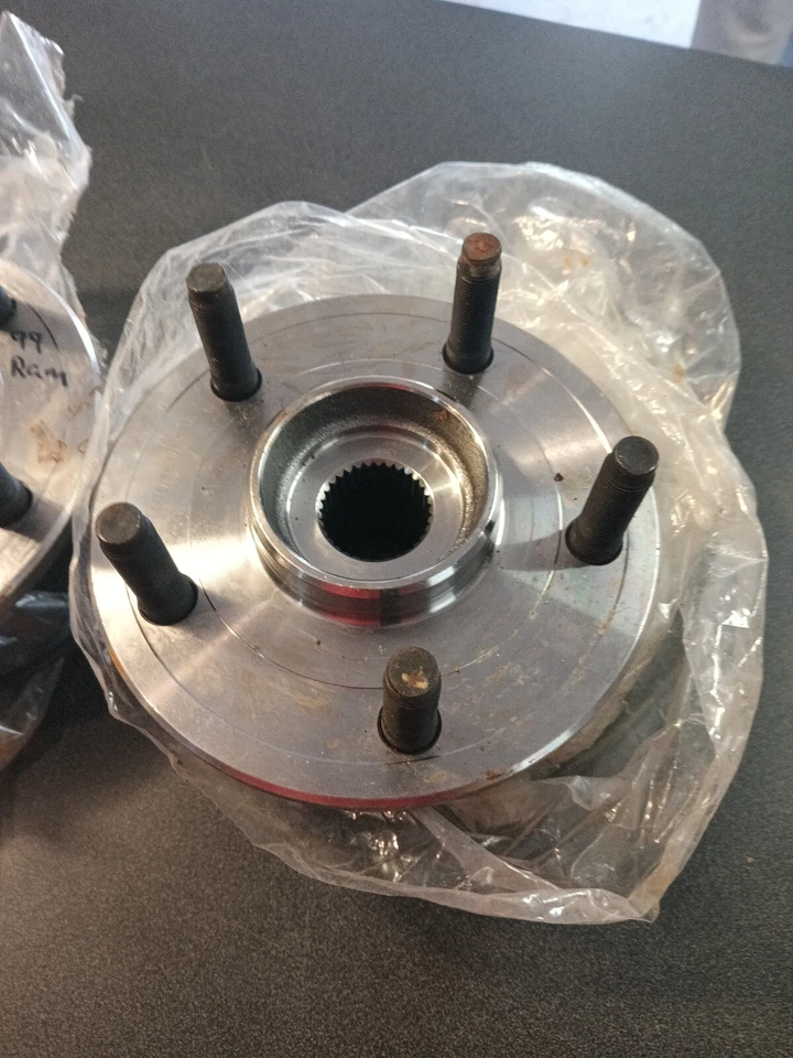 Dodge Ram 1500 1999 4x4 par de bujes delanteros nuevos con ABS Foto 2 de 4