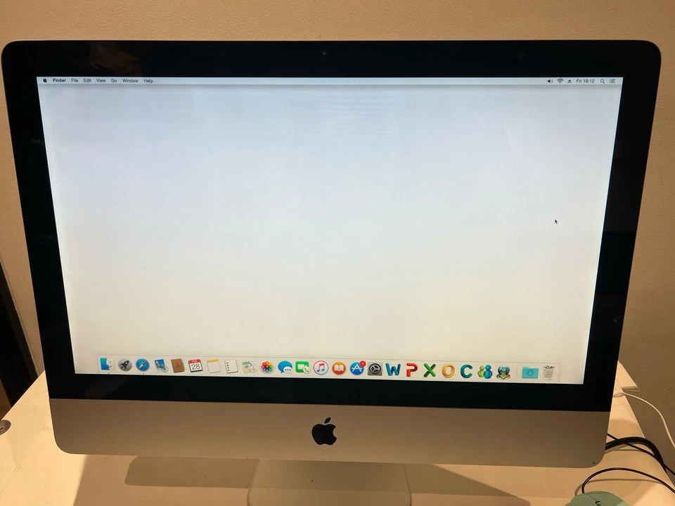 Apple iMac 21.5 Inch Late 2009, A1311 Core 2 Duo, 3.06GHZ 8GB RAM 2TB HDD - Image 3 of 4