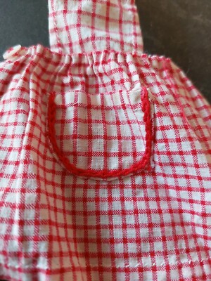 PAR AMOUR DES POUPEES : Un petit tablier pour Bleuette