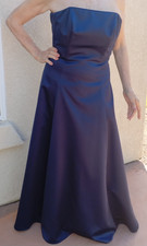 Elegant Strapless Navy Blue Formal Gown, size 6, sleek, flawless, double-lined.
