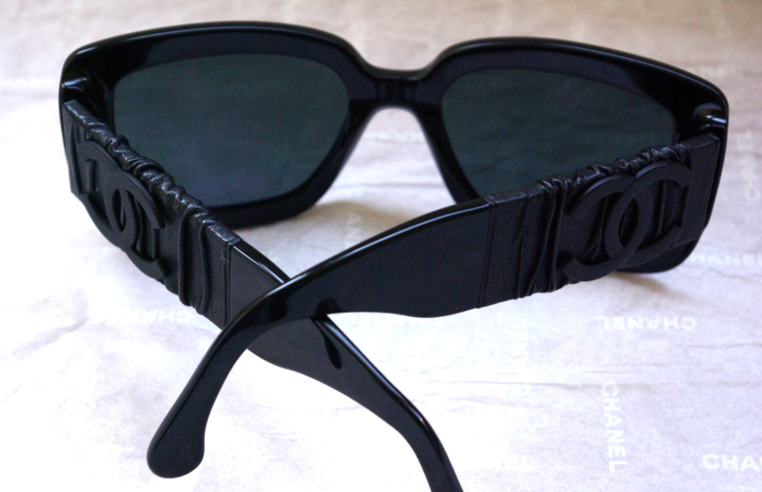 CHANEL STUNNING SUNGLASSES RECTANGULAR BLACK LEAT… - image 5