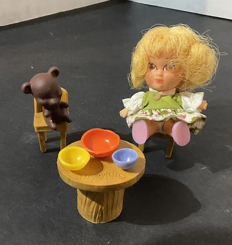 Mattel Liddle Kiddles Storykins Goldilocks Doll w/Table 2 Chairs & Bear Vintage