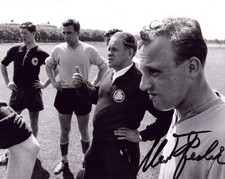 GERMAN FOOTBALLER Uwe Seeler autograph, IP signed photograph