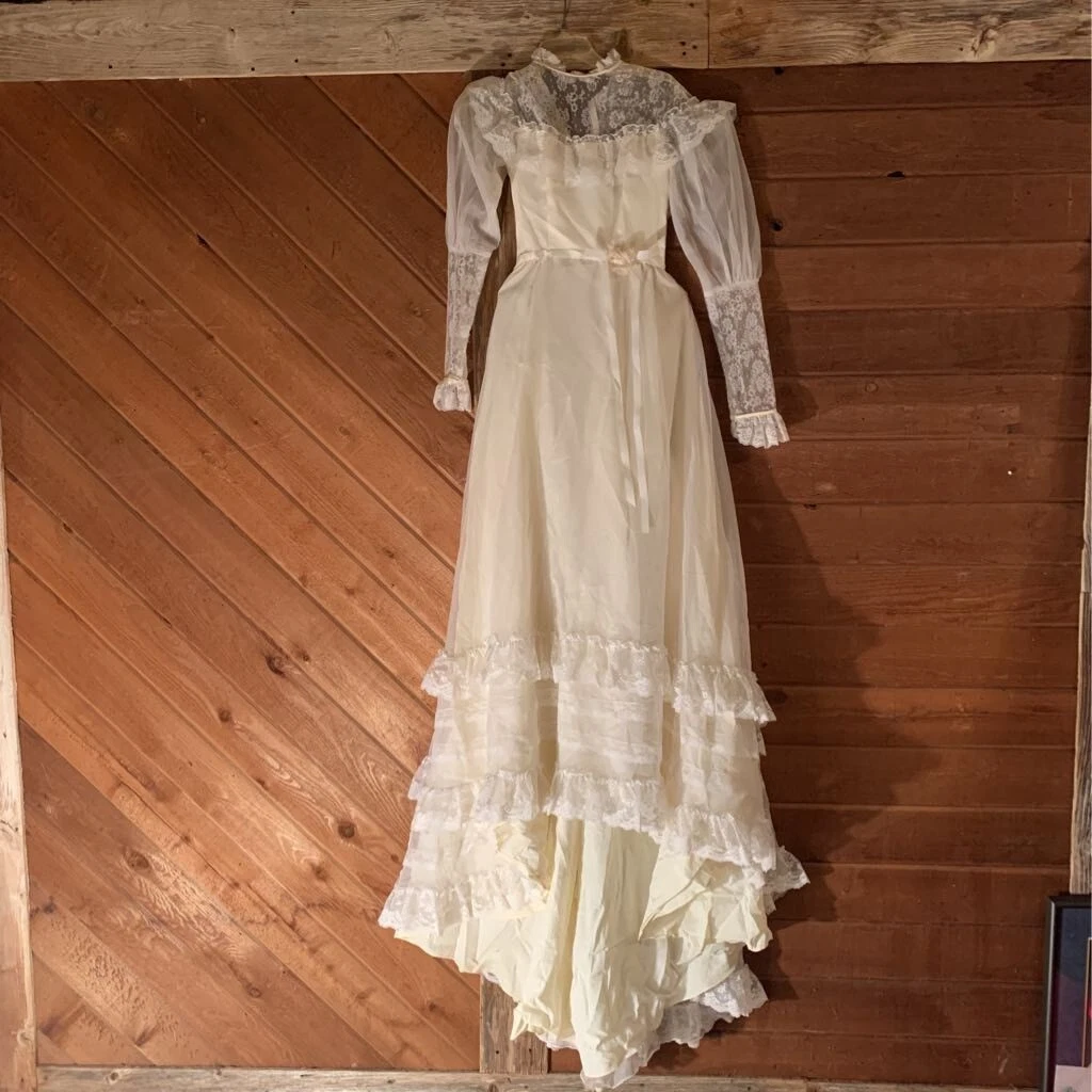 Vintage ruffle cheap wedding dress