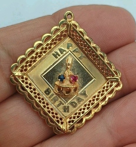 Vtg 14K GOLD Raised HAPPY BIRTHDAY CAKE CHARM PENDANT w Gem Stones Filigree trim