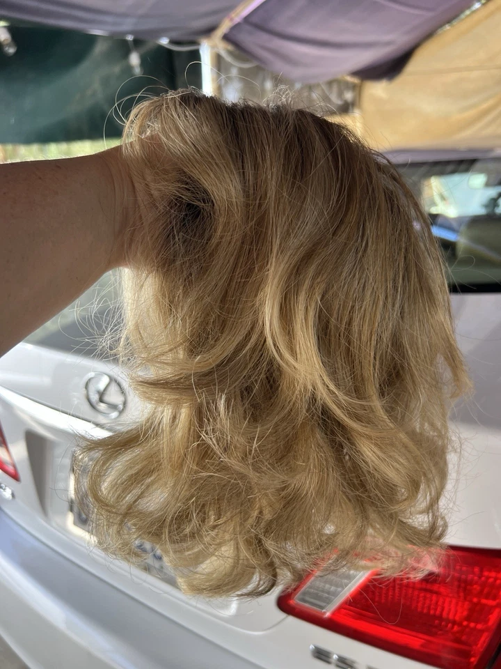 PELUCA ENVIDIA RUBIA ENCAJE ONDAS GLAMUROSAS Foto 2 de 4