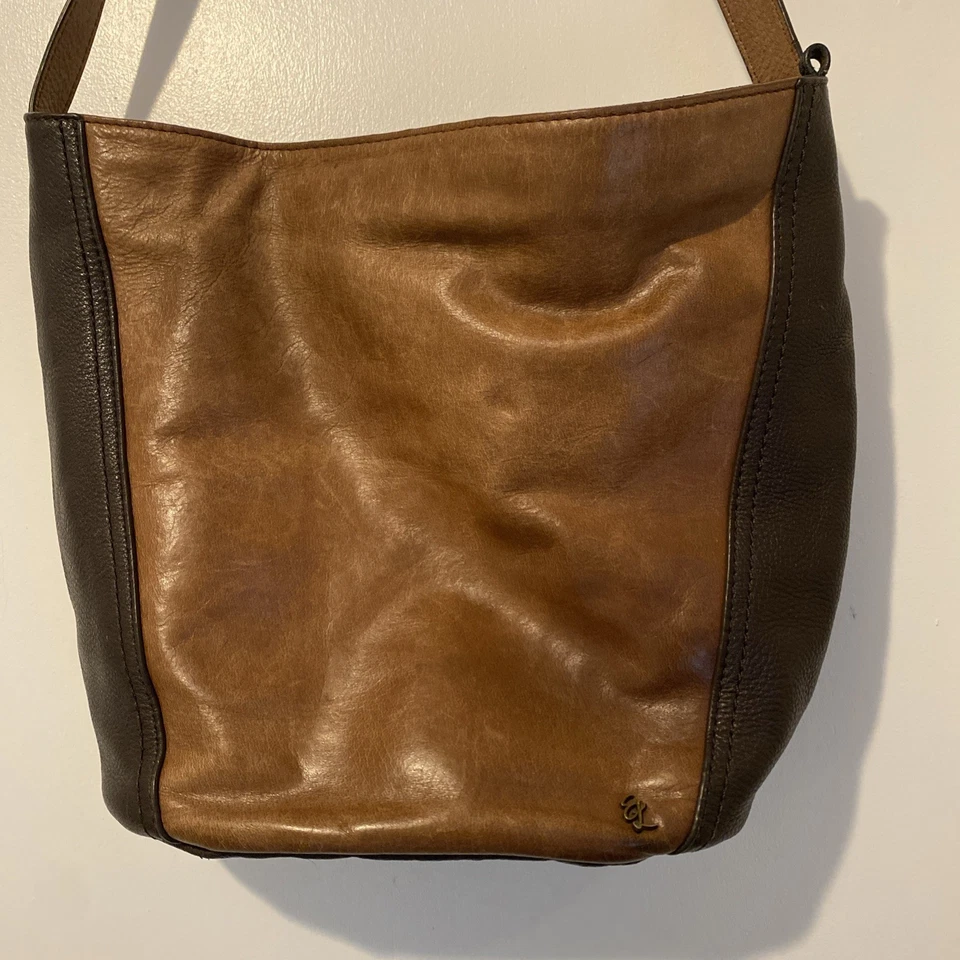 Bolso de hombro ajustable de cuero dorado marrón Elliott Luca Foto 3 de 4