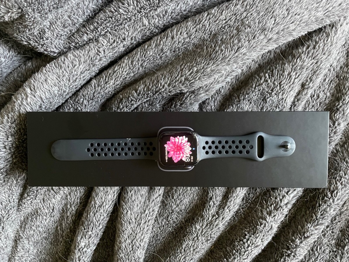 Apple Watch Series Nike+ 44 mm Space Gray Aluminum Case with