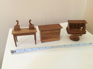 MINIATURE DOLLHOUSE FURNITURE - DRESSER 