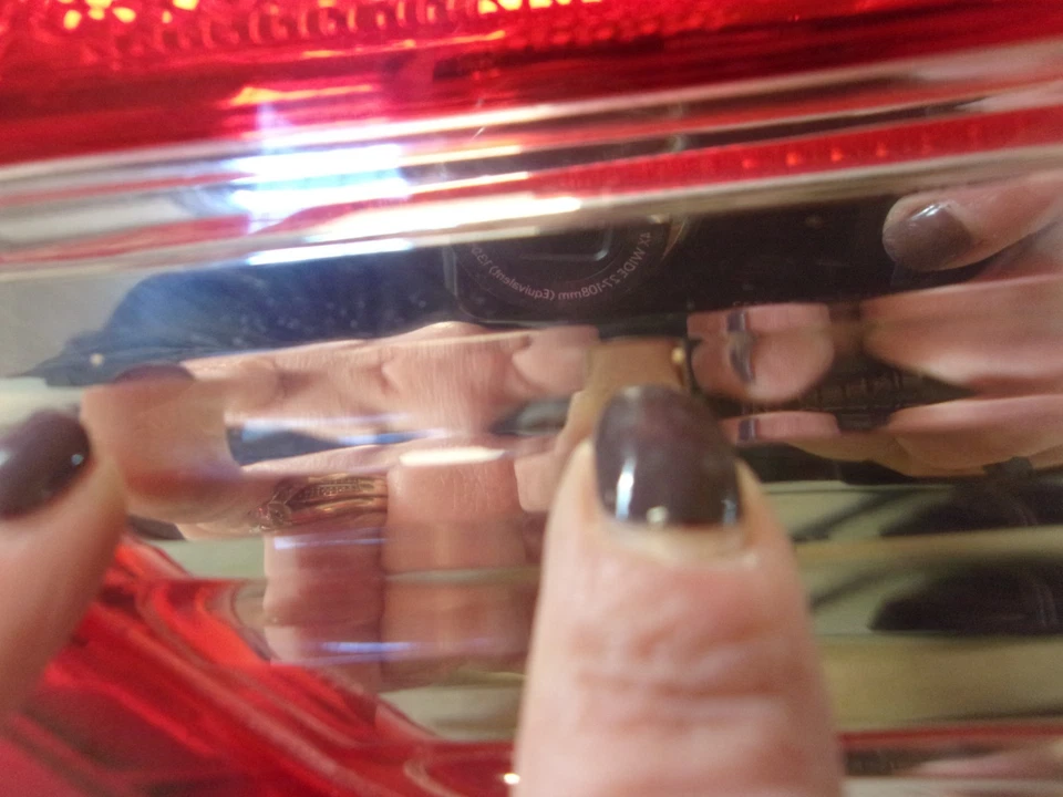 Luz trasera izquierda conductor Nissan Versa 2007 2008 2009 2010 2011 sedán OEM Foto 3 de 4