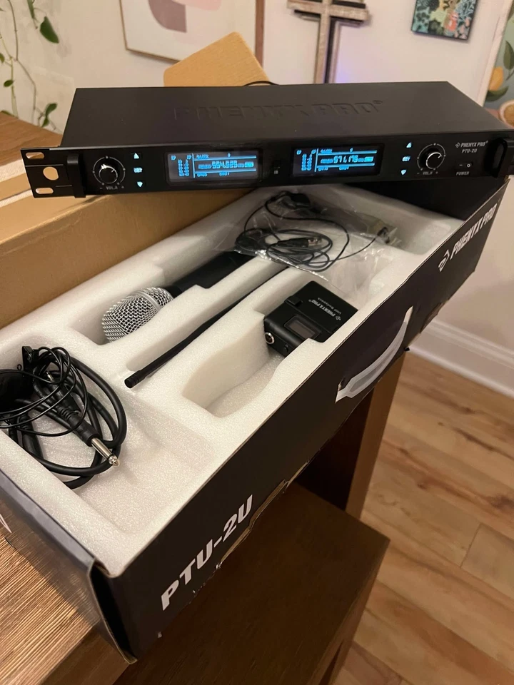 Phenyx Pro Wireless Microphone System Dual Cordless UHF Stage/Studio PTU-2U-1H1B - Image 2 of 4