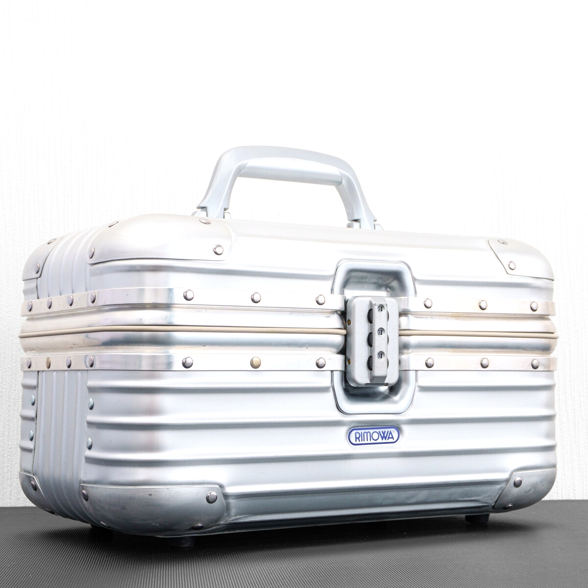 RIMOWA Classic Flight Beauty Case 17L Aluminum Makeup Box 928.38 F