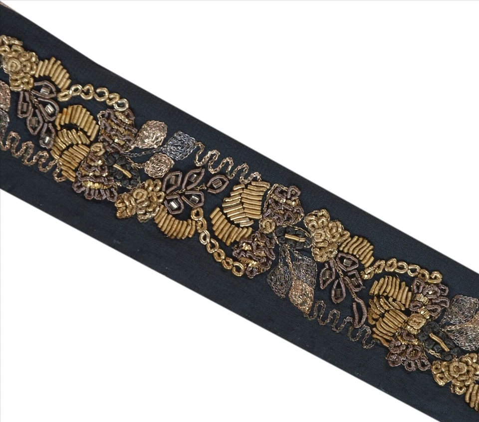 Cinta de coser de encaje gris con cuentas a mano borde de sari vintage de 1 yarda Sanskriti Foto 4 de 4