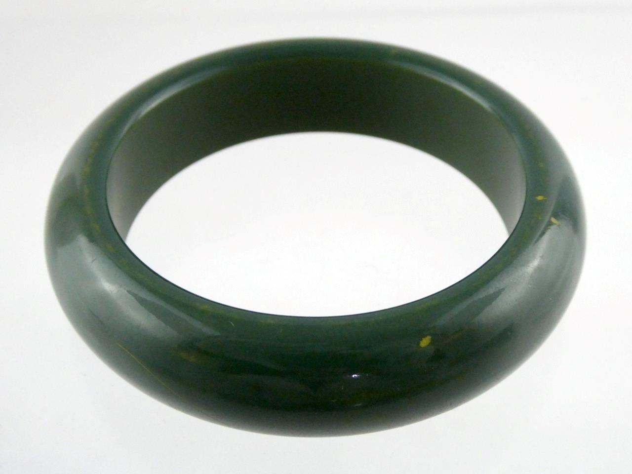 Vintage Thick Solid Green Bakelite Bangle Bracelet - image 1