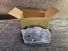 Eagle Eyes FR216-B001R RH Side Replacement Headlight For Mercury Villager 96-98