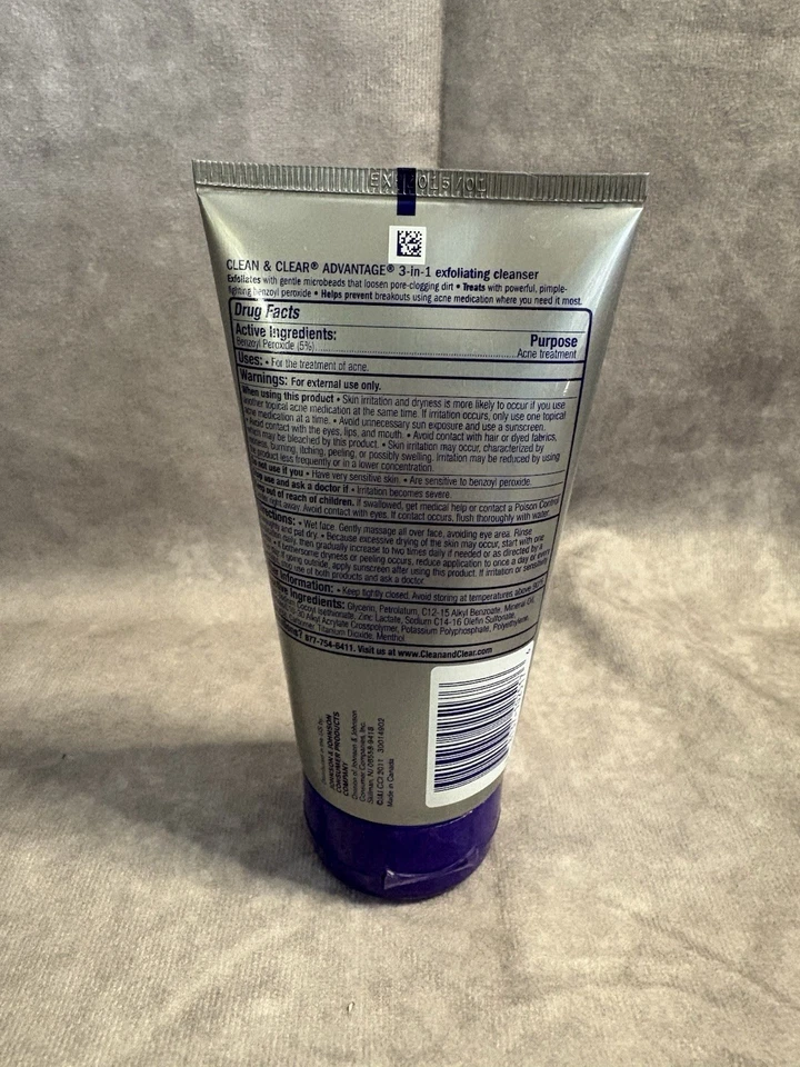Clean & Clear Advantage 3-in-1 Exfoliating Cleanser 5oz – Discontinued Formula - Image 2 of 4