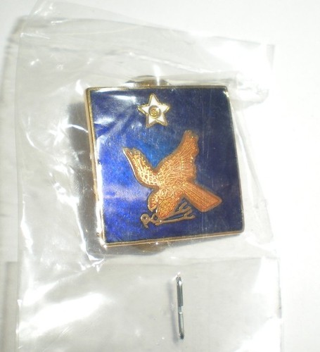 WWII 2ND ARMY AIR FORCE PIN - CURRENT PRODUCTION - GREAT FOR CAPS/JACKETS! - Picture 2 of 3
