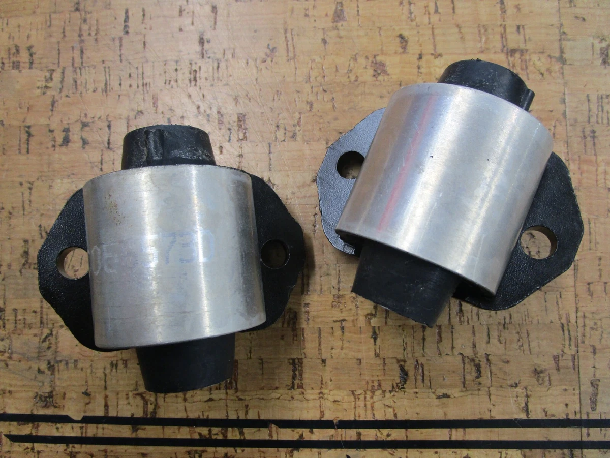 OEM* (LOT OF 2) 0820 Mercury Lower Mount & Cover 8M0056573 